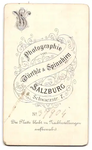 Fotografie Würthle & Spinnhirn, Salzburg, junge Österreicherin im Trachtenkleid mit Hut