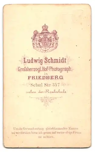 Fotografie Ludwig Schmidt, Friedeberg, junge Familie mit zwei Töchtern posieren im Atelier