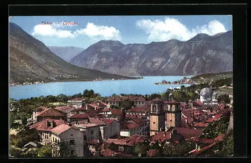 AK Kotor, Ortsansicht mit Gewässer und Bergen aus der Vogelschau