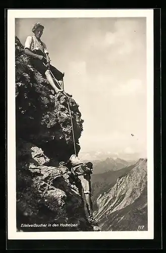 AK Edelweisssucher in den Hochalpen, Bergsteigen