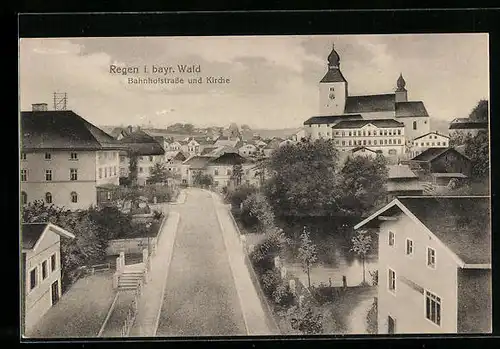 AK Regen i. bayr. Wald, Bahnhofstrasse und Kirche