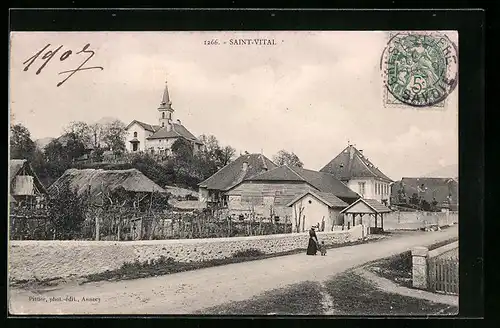 AK Saint-Vital, Ortsansicht mit Landstrasse