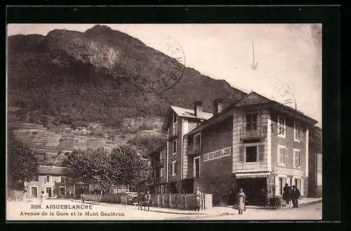 AK Aigueblanche, Avenue de la Gare et le Mont Gauléron