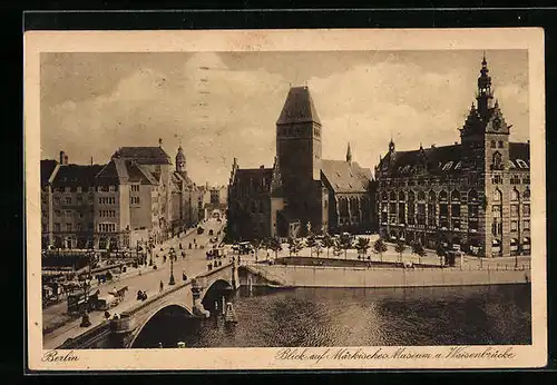 AK Berlin, Blick auf Märkisches Museum und Waisenbrücke, Märkischer Platz