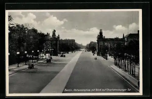 AK Berlin-Tiergarten, Ostwestachse mit Blick auf Charlottenburger Tor