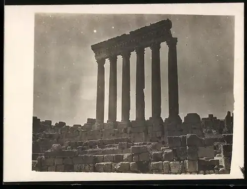 Fotografie unbekannter Fotograf, Ansicht Baalbek, Säulen eines ehemaligen Tempel's