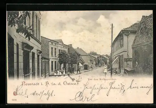 AK Neustadt i. H. /Ostsee, Strassenpartie vor dem Kremperthor