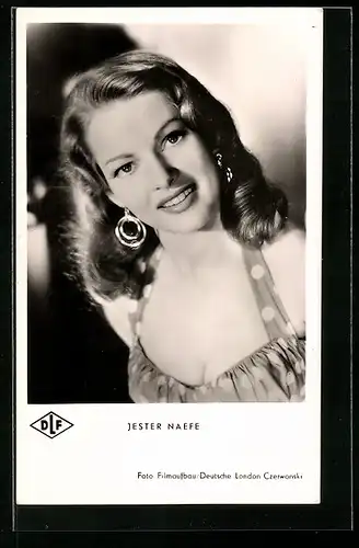 AK Schauspielerin Jester Naefe mit sympathishem Lächeln