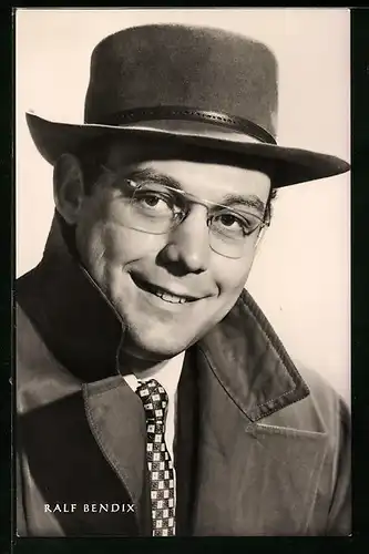 AK Schauspieler Ralf Bendix mit Hut