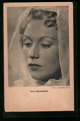AK Schauspielerin Leny Marenbach mit Kopfbedeckung