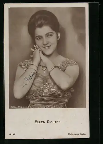 AK Schauspielerin Ellen Richter mit sympathischem Lächeln