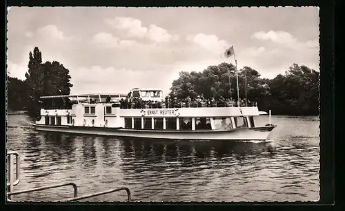 AK Berlin-Steglitz, Stern und Kreisschiffahrt, MS Ernst Reuter auf der Havel vor Insel Imchen