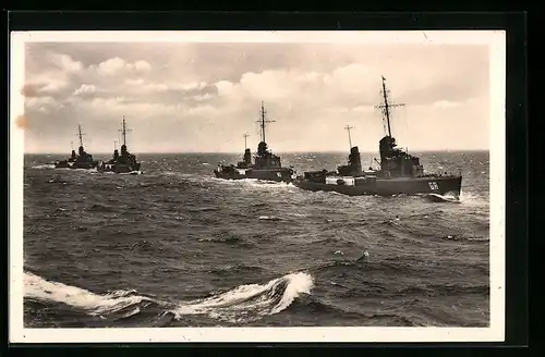 AK Torpedoboote GA, MÖ .. in Kiellinie fahrend