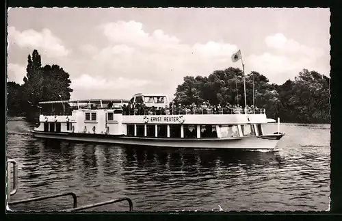 AK Berlin-Steglitz, Stern und Kreisschiffahrt, MS Ernst Reuter auf der Havel vor Insel Imchen