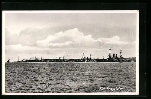 AK Kiel, Kriegsschiffe im Kriegshafen