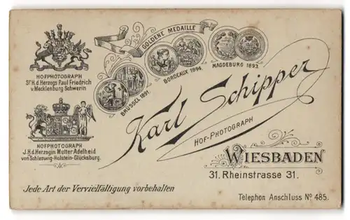 Fotografie Karl Schipper, Wiesbaden, Rheinstrasse 31, königliches Wappen Mecklenburg-Schwerin und Schleswig, Medaillen