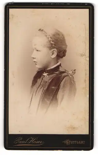 Fotografie Paul Hoser, Stuttgart, junges Mädchen mit geflochtenem Zopf