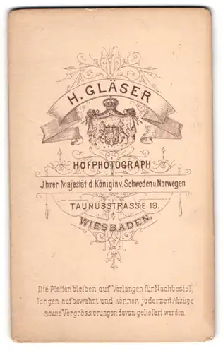 Fotografie H. Gläser, Wiesbaden, Banderole mit Fotografennamen über königlichem Wappen