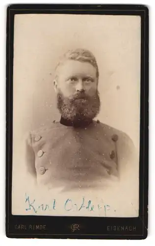 Fotografie Carl Remde, Eisenach, Jäger Karl Ortlepp in Uniform mit Vollbart