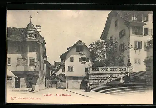 AK Luzern, Strassenpartie mit alten Häusern