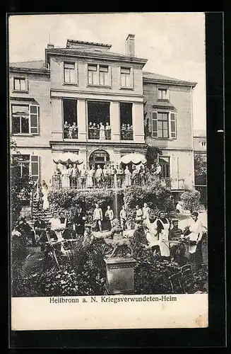 AK Heilbronn, Kriegsverwundeten-Heim mit Patienten und Schwestern, Gartenansicht