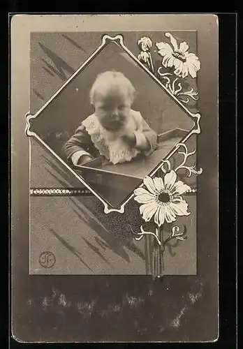 AK Süsses Baby im Kinderstuhl, Blumenmotiv