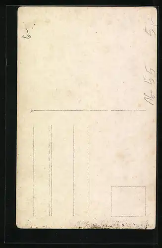 AK Süsses lächelndes Baby im Kinderstuhl, Passepartout mit Blumenvase und Schmetterling