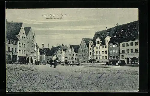 AK Landsberg a. Lech, Herkomerstrasse mit Gasthaus zum Mohren, Geschäft und Brunnen