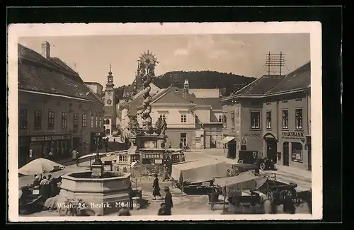 AK Mödling, Strassenpartie mit Volksbank, Apotheke und Denkmal