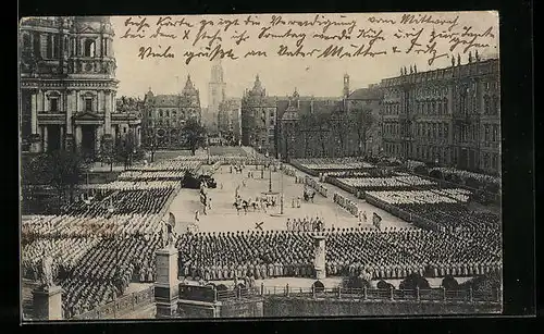AK Berlin, Militärparade auf dem Schlossplatz