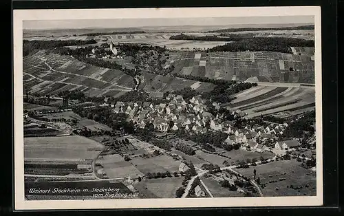 AK Stockheim, Fliegeraufnahme des Weinorts mit Stocksberg