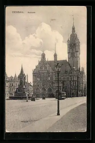 AK Dessau, Strassenpartie mit Strassenbahn und Rathaus