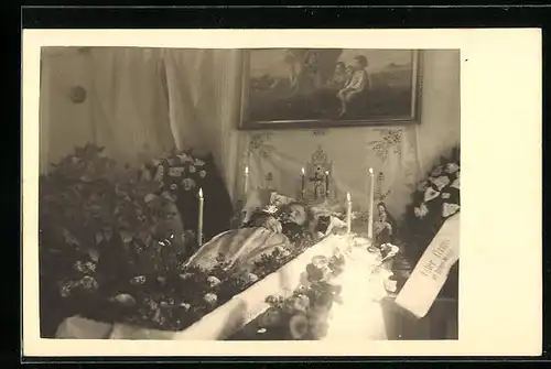 Foto-AK Frau auf dem Sterbebett, Post mortem