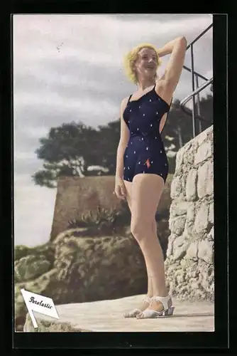 AK Blondine präsentiert Schwimmanzug Modell Porolastic mit der Flagge, Reklame