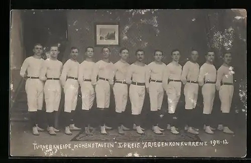 Foto-AK Hohenstaufen, Turnerriege Hohenstaufen in der Turnerkneipe, 1911-12