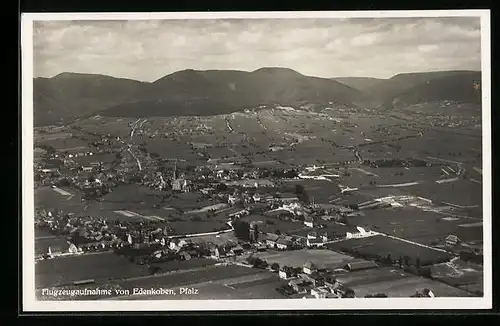 AK Edenkoben / Pfalz, Blick auf die Stadt vom Flugzeug aus gesehen