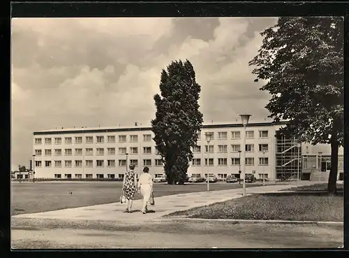 AK Berlin-Hohenschönhausen, Blick auf Sporthotel