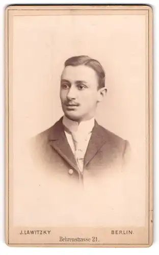 Fotografie J. Lawitzky, Berlin, junger Mann Otto Stempff, 1892