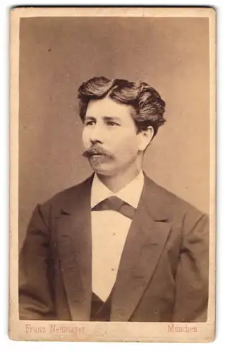 Fotografie Franz Neumayer, München, Portrait Julius Findler mit Moustache