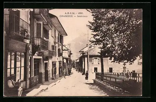 AK Chamoux, Intérieur