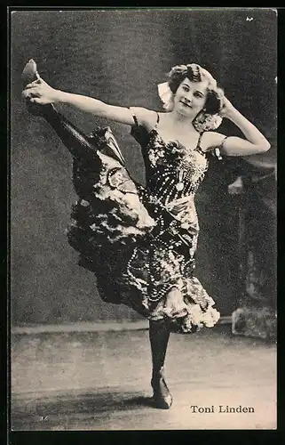 AK Tänzerin Toni Linden im bestickten Kleid