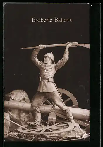 AK Eroberte Batterie, Soldat mit Gewehr, vermenschlichte Statue