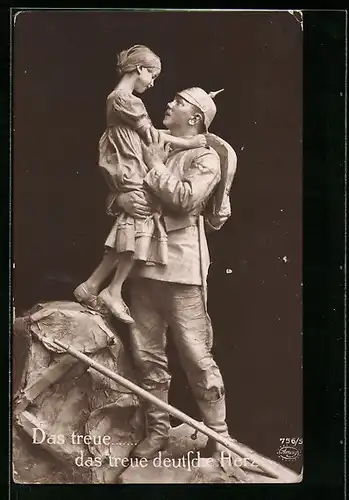 AK Das treue deutsche Herz, Soldat mit Mädchen auf dem Arm, vermenschlichte Statue
