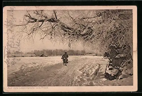 AK Pinsk, Soldat auf der Landstrasse im Winter