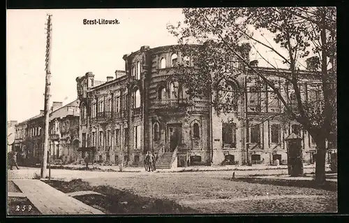 AK Brest-Litowsk, Strassenpartie mit Passanten