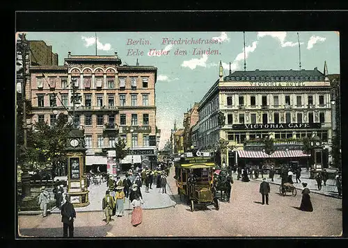 AK Berlin, Passanten in der Friedrichstrasse, Ecke Unter den Linden