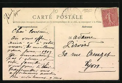 AK Trept, Strassenpartie mit Post und Brunnen