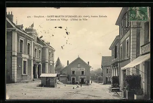 AK Saint-Martin-d`Uriage, Le Centre du Village, L`Hôtel de Ville