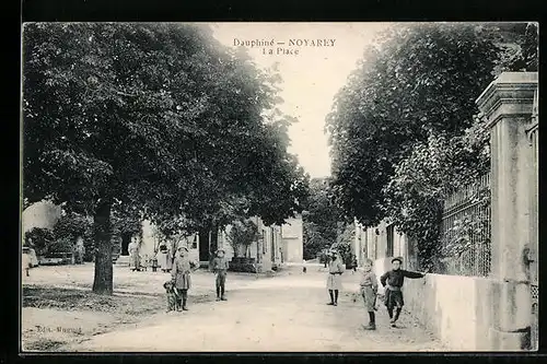 AK Noyarey, La Place