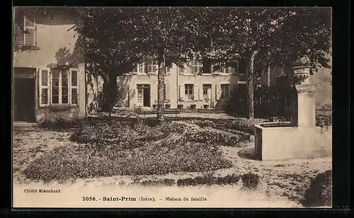 AK Saint-Prim, Maison de famille